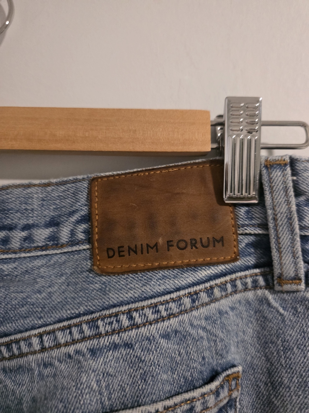 Denim Forum The Patti Mid Rise Straight Jeans 31 Light Wash Distressed Hem - Picture 4 of 10